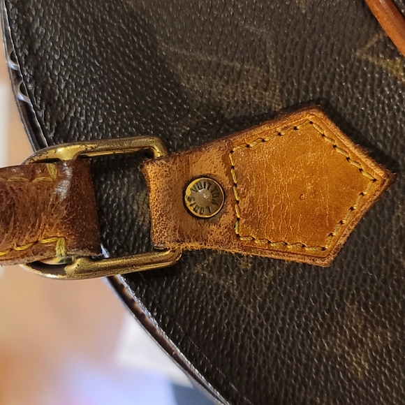 Louis Vuitton Monogram Ellipse - Picture 14 of 17